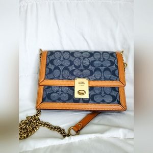 Turnlock Crossbody In Signature Canvas